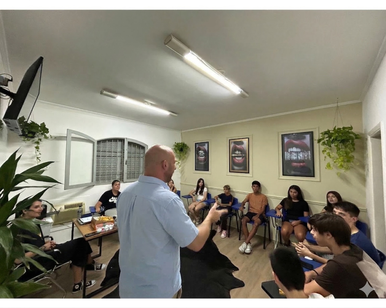 Aula prática em grupo na Get Fluent